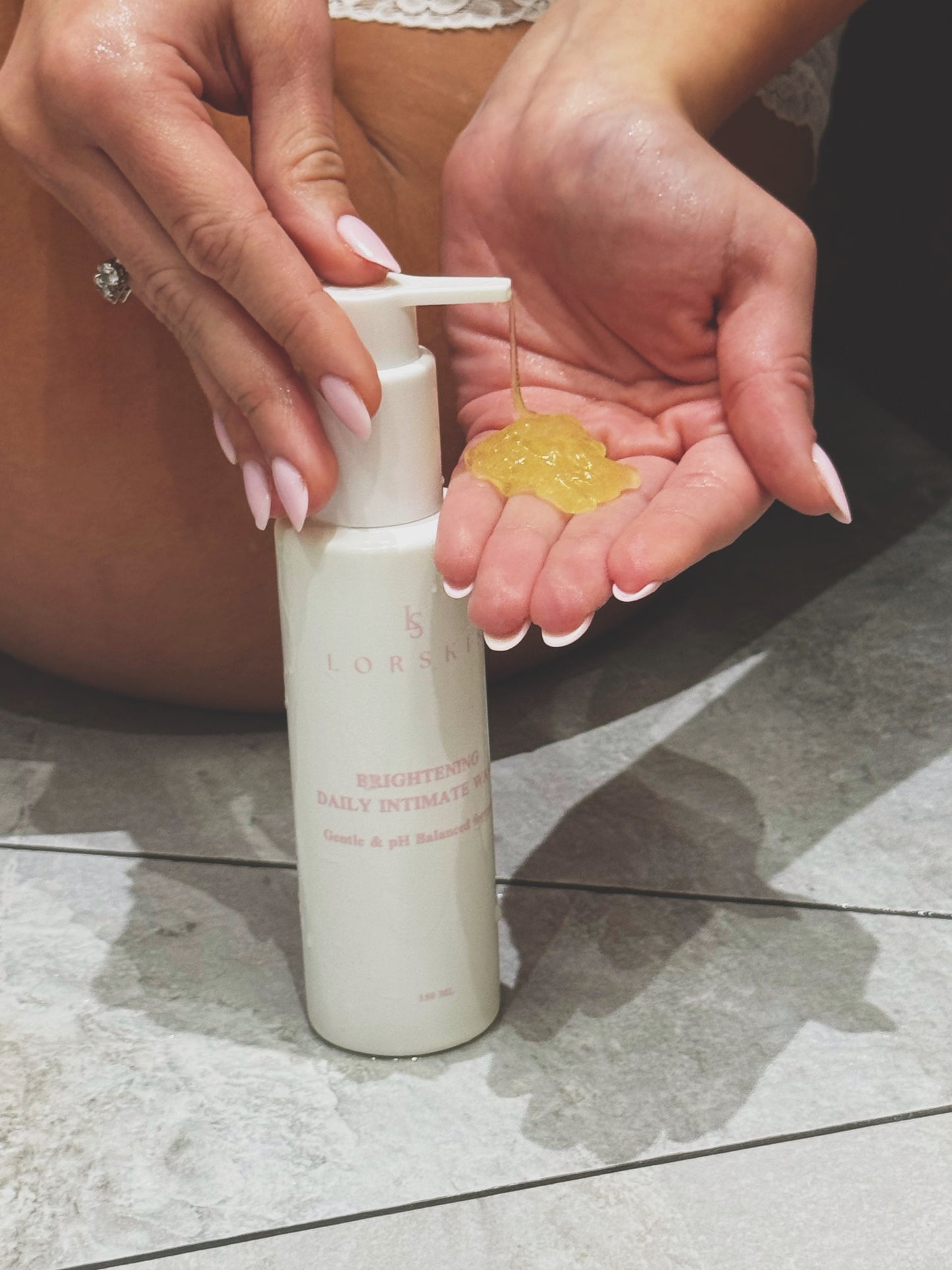 Brightening Daily feminine wash